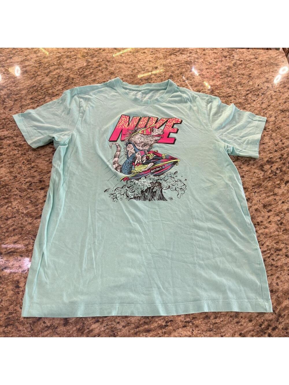Nike Men's Blue and Multi Tshirt